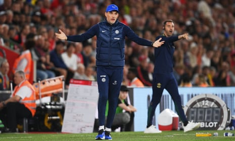 Thomas Tuchel gestures to his players during Chelsea's defeat at Southampton