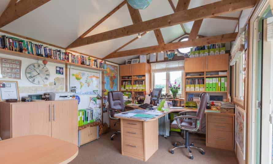 An office shed by Smart Garden Rooms, Offices & Studios