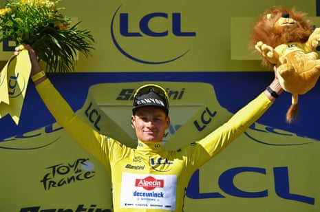 Mathieu van der Poel (Alpecin-Deceuninck) held on to the yellow jersey by the skin of his teeth yesterday but is expected to lose it in today’s Individual Time Trial.