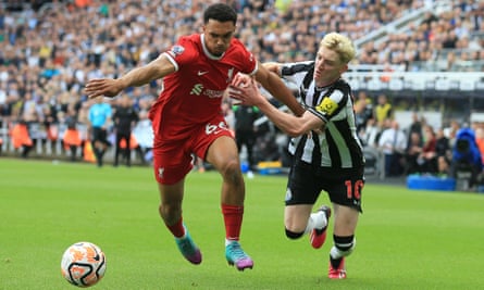 Trent Alexander-Arnold and Newcastle Anthony Gordon vie for possession