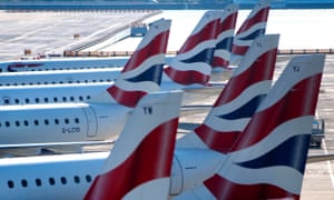 英国航空公司的飞机在伦敦城市机场的线。