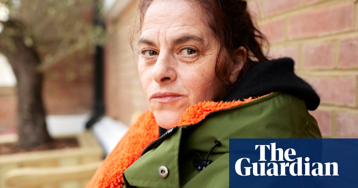 Male artists such as Damien Hirst less of a force after 40, says Tracey Emin Male artists such as Damien Hirst less of a force after 40, says Tracey Emin