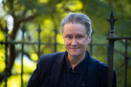 Fidler in front of wrought-iron railings