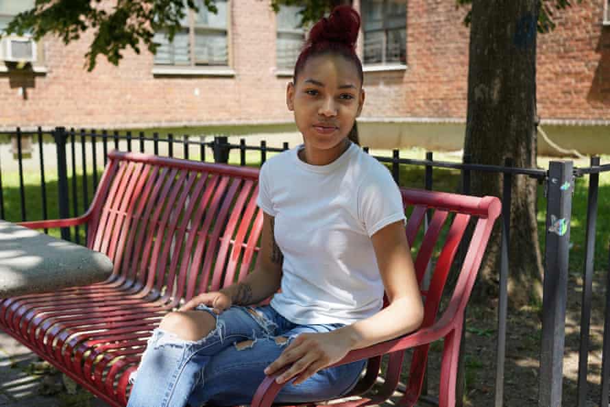 Nyashia Figueroa, une résidente de 24 ans de Marcy Houses à Brooklyn, dit que Jay-Z a perdu le contact avec la communauté où il a grandi.