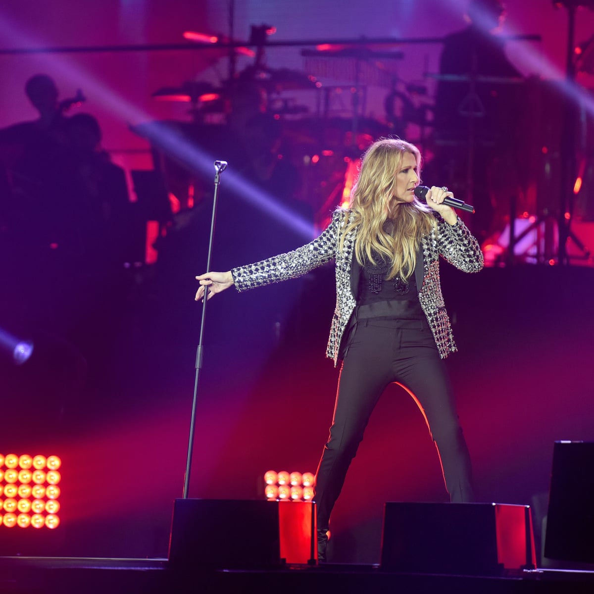Celine Dion Review Goofy Note Perfect Schmaltz Goes Beyond Cool Celine Dion The Guardian