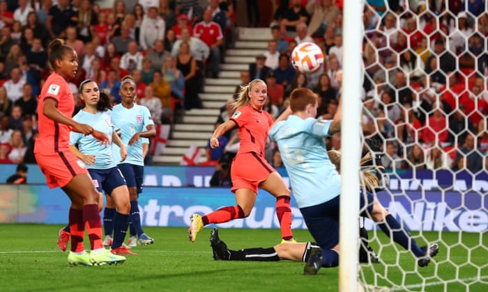 وسجل الإنجليزي بيث ميد الهدف الخامس.