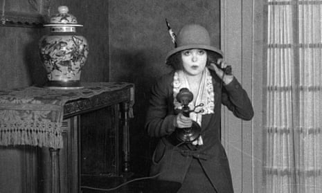 Clara Bow on the telephone looking alarmed.