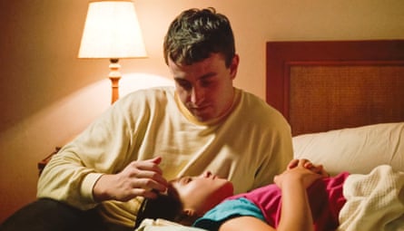 Paul Mescal and Frankie Corio in Aftersun.