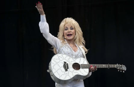 Dolly Parton wows Worthy Farm in 2014.