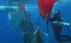 Collecte des déchets océaniques pour la fabrication de tissus pour la société Econyl.