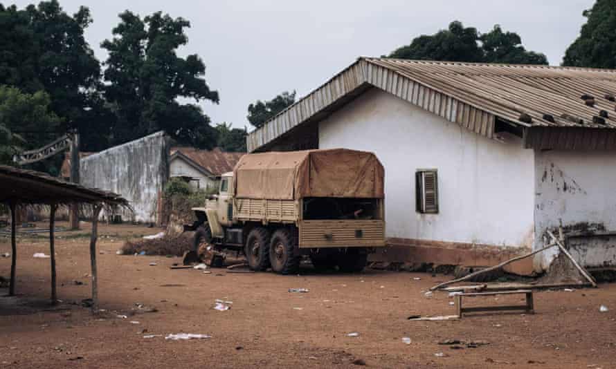 Un camion aurait été utilisé par l'entrepreneur militaire privé russe Wagner Group dans une base pillée de Faca à Bangassou, en République centrafricaine.