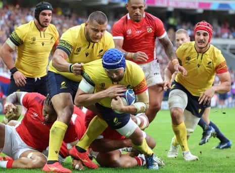 Cristian Boboc dives over for the try for Romania!