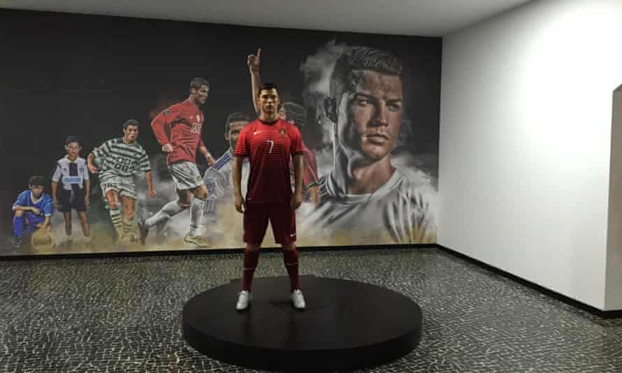 One of the two Ronaldo mannequins that are located at Museu CR7