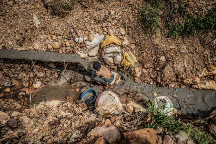 A woman works at a gold mine in Kamituga.