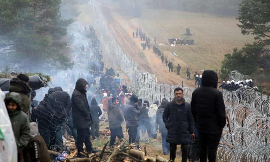 People gathering along Belarus-Poland border