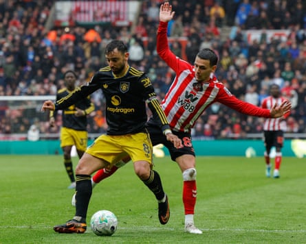 Bruno Fernandes and Enzo Le Fée battle for the ball during the Premier League match between Sunderland and Manchester United