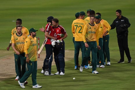 Jos Buttler and Dawid Malan celebrate amongst the South Africans.