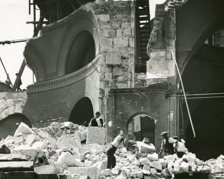Building workers at the Bank of England.