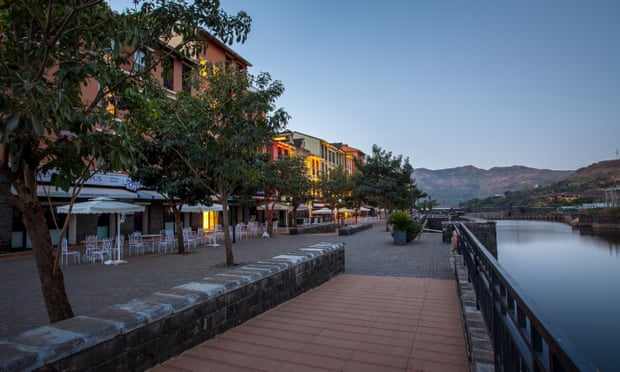 Lavasa’s influences reportedly include the picturesque Italian fishing village Portofino, for which this street is named.
