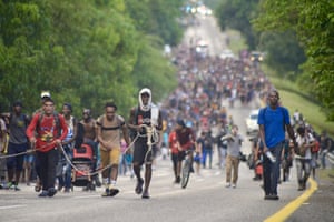 A migrant caravan advances