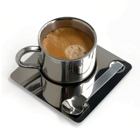 Cup, saucer and spoon set made in mirroring metal