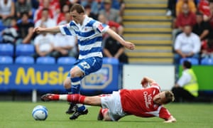 Scott Davies en acción para Lectura contra Nottingham Forest en agosto de 2009.