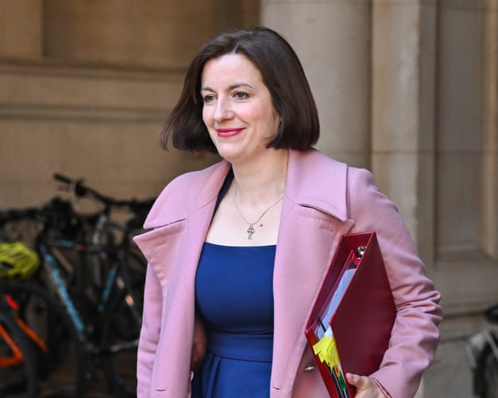 Academy school leaders in England face pay cap to curb ‘banker-style’ salaries