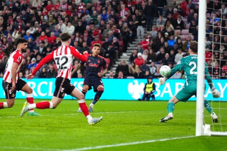 Igor Jesus scores for Forest