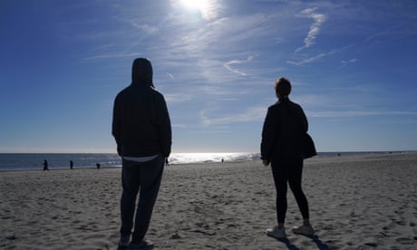 A suspected Chinese spy balloon is shot down off the coast in North Carolina<br>Spectators watch after a suspected Chinese spy balloon was shot down off the coast in Holden Beach, North Carolina, U.S. February 4, 2023. REUTERS/Allison Joyce