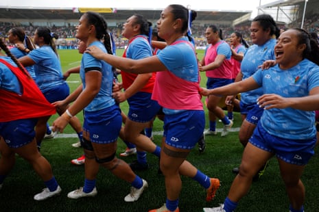 The Samoa players walk off the pitch singing and holding on to colleagues after their practice before the Women’s Rugby World Cup 2025 Group A match between England and Samoa.