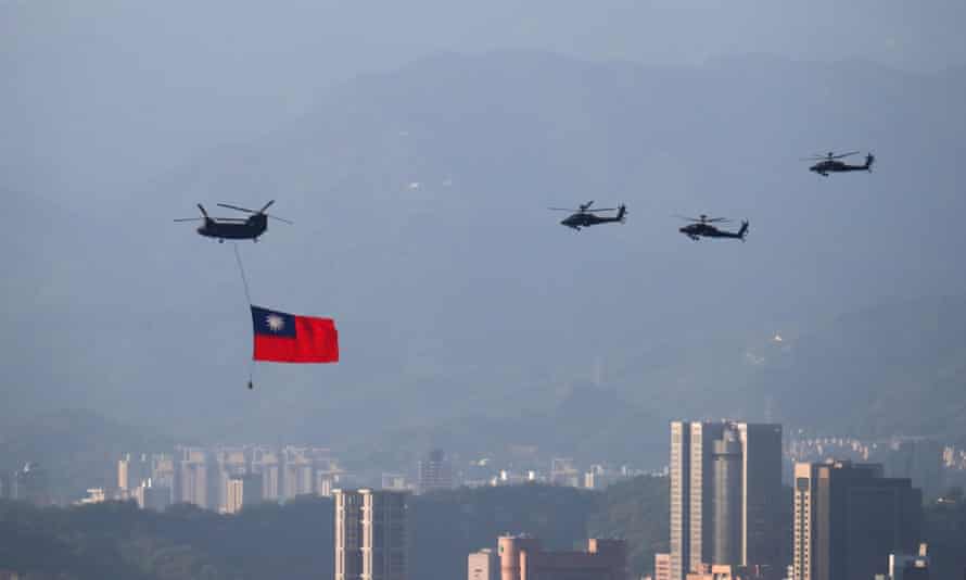 Taiwan: huge flag flyover rehearsal ahead of national day amid China's threats