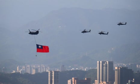 Taiwan: huge flag flyover rehearsal ahead of national day amid China's threats