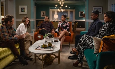 David Duchovny comme Arnold, Julia Louis-Dreyfus comme Shelley, Jonah Hill comme Ezra, Lauren London comme Amira, Eddie Murphy comme Akbar et Nia Long comme Fatima dans You People.