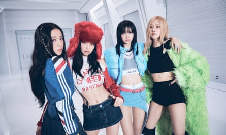 L'influence de Blackpink et d'autres groupes pop coréens est décrite dans California Love: K-Pop Dreaming.
