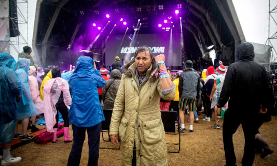 Soggy bottom boy … Rhik at In It Together.