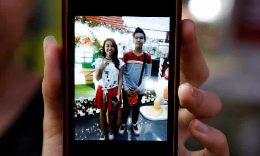 Kian delos Santos’s sister Shirley shows a picture of them together on her phone