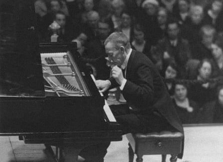 Rachmaninov the star pianist.