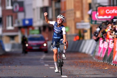 Lizzie Deignan celebrates after crossing the line