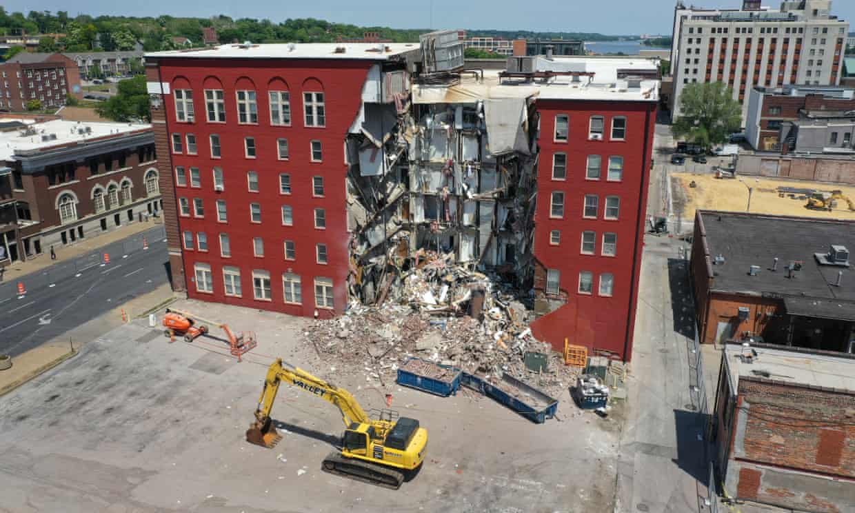 Five people still unaccounted for after Iowa apartment building collapse (theguardian.com)