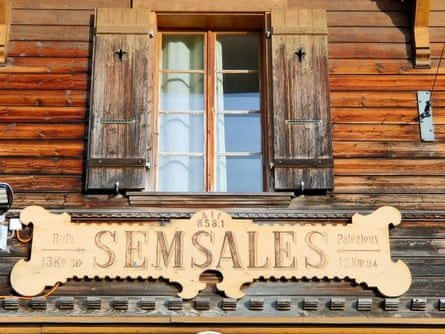A sign for Semsales railway station