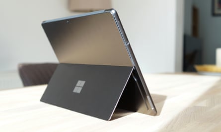 vælge opføre sig at tiltrække Surface Pro 8 review: Microsoft's best Windows tablet gets big upgrade |  Microsoft Surface | The Guardian