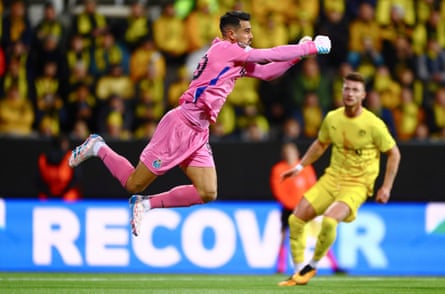 Diogo Costa playing for Porto against Bodø/Glimt in the Europa League.
