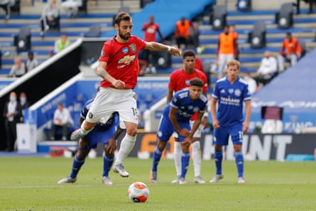 Bruno Fernandes scores a penalty for Manchester United against Leicester to help them seal a top-four spot.