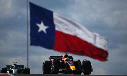 Max Verstappen devant Lewis Hamilton