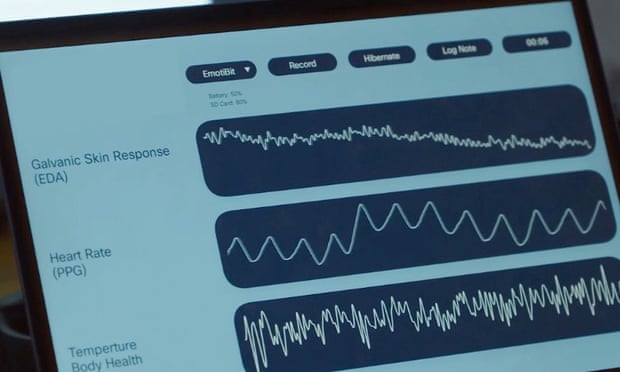 The Connected Scarf provides read outs to accurately track and record fans’ emotional, physiological, and movement data throughout a match.