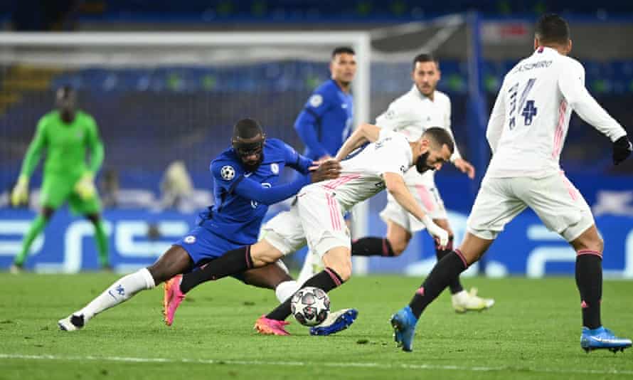 Antonio Rüdiger gets to grips with Real Madrid’s Karim Benzema