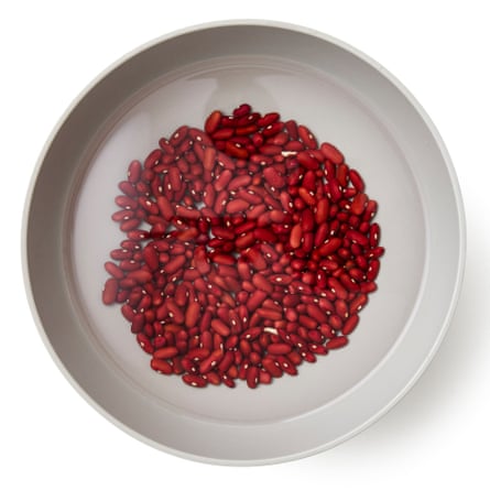 kidney beans in water