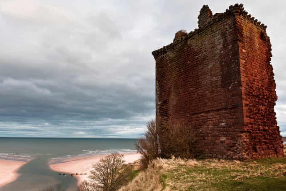 A view of the Red Castle at Lunan