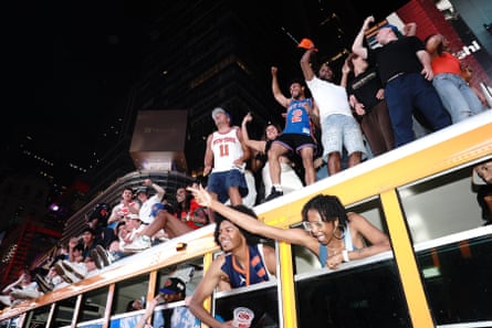 Knicks fans on buses near Port Authority
