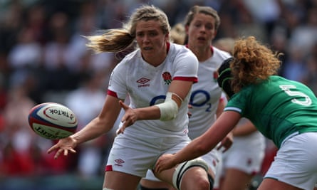 England’s lock Zoe Aldcroft (centre) passes the ball as Ireland’s lock Aoife McDermott (right) prepares to make a tackle during the Six Nations international women’s rugby union match between England and Ireland at Mattioli Woods Welford Road on 24 April, 2022.